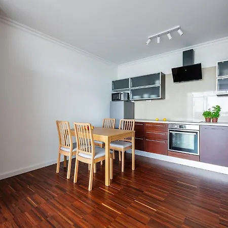 Apartamento Kobielska 6 - Bezplatny Parking - Free Parking - 500m Wojskowy Instytut Medyczny - Wielki Taras Z Przepieknym Widokiem Na Park - Dla 4 Osob - Better Rentral