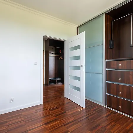Apartamento Kobielska 6 - Bezplatny Parking - Free Parking - 500m Wojskowy Instytut Medyczny - Wielki Taras Z Przepieknym Widokiem Na Park - Dla 4 Osob - Better Rentral Varsovia