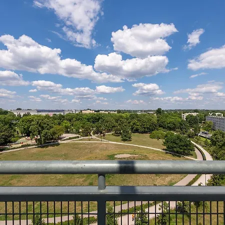 Kobielska 6 - Bezplatny Parking - Free Parking - 500m Wojskowy Instytut Medyczny - Wielki Taras Z Przepieknym Widokiem Na Park - Dla 4 Osob - Better Rentral アパート ワルシャワ