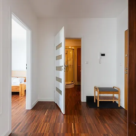 Apartment Kobielska 6 - Bezplatny Parking - Free Parking - 500m Wojskowy Instytut Medyczny - Wielki Taras Z Przepieknym Widokiem Na Park - Dla 4 Osob - Better Rentral *