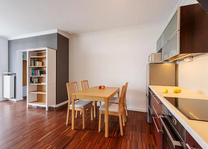 Kobielska 6 - Bezplatny Parking - Free Parking - 500m Wojskowy Instytut Medyczny - Wielki Taras Z Przepieknym Widokiem Na Park - Dla 4 Osob - Better Rentral *