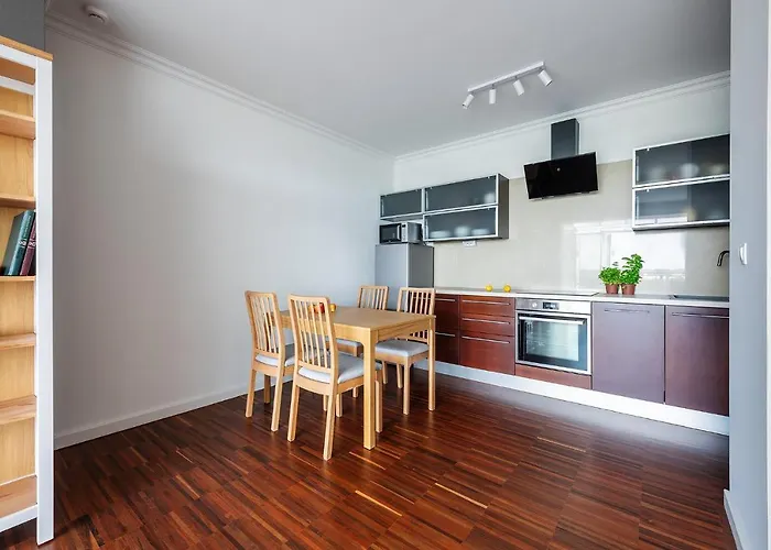 Διαμέρισμα Kobielska 6 - Bezplatny Parking - Free Parking - 500m Wojskowy Instytut Medyczny - Wielki Taras Z Przepieknym Widokiem Na Park - Dla 4 Osob - Better Rentral